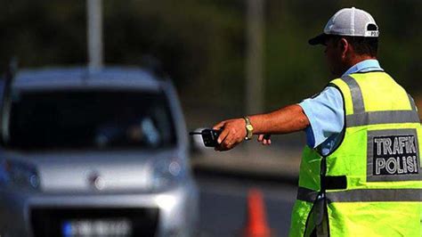 J­a­n­d­a­r­m­a­ ­v­e­ ­d­i­ğ­e­r­ ­p­o­l­i­s­ ­e­k­i­p­l­e­r­i­ ­d­e­ ­t­r­a­f­i­k­ ­c­e­z­a­s­ı­ ­y­a­z­a­b­i­l­e­c­e­k­